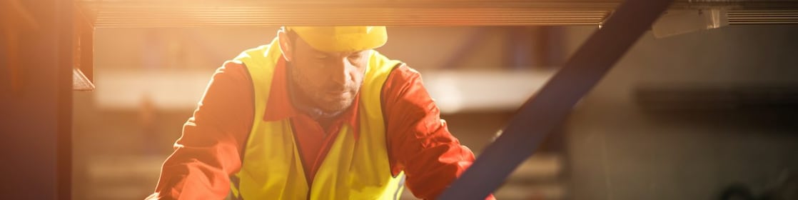 Image of Shell Helix being poured into an engine.