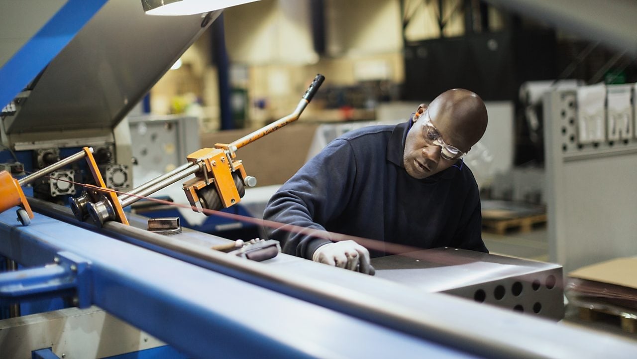 A Shell expert precisely draws a line before using machinery.