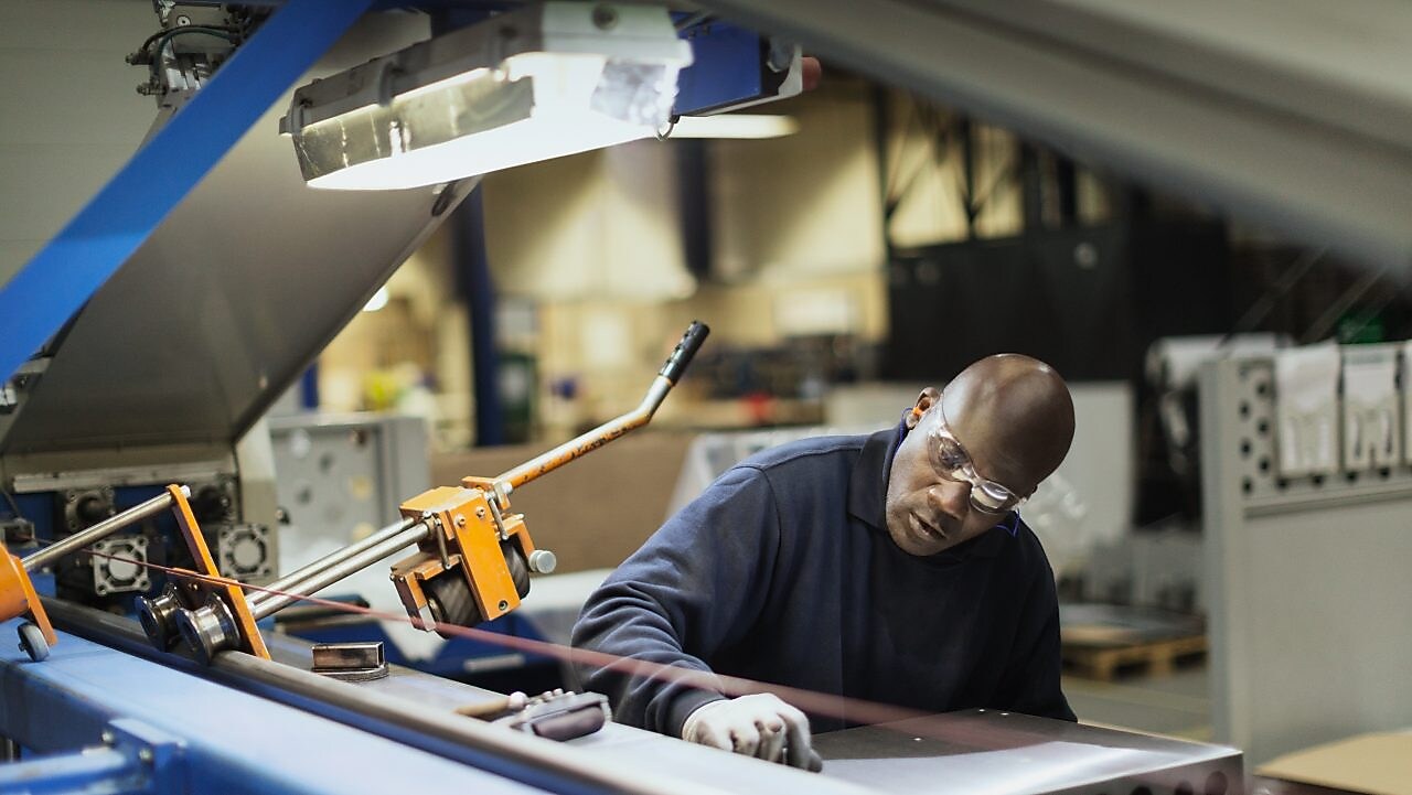 A Shell expert precisely draws a line before using machinery.