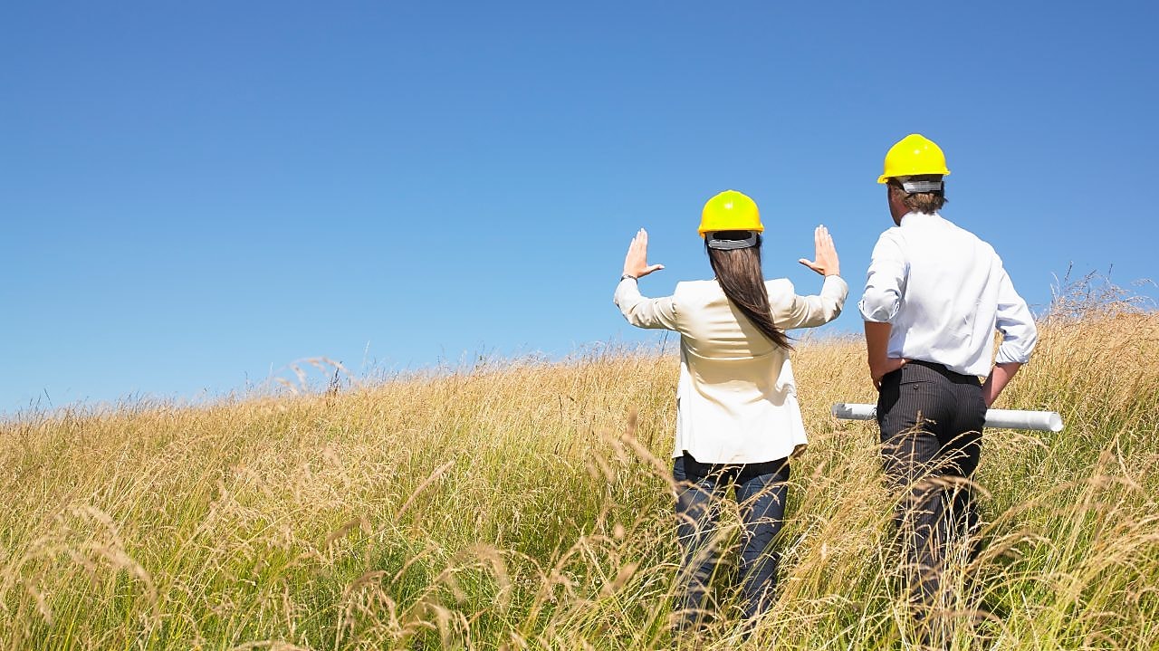 two people discussing