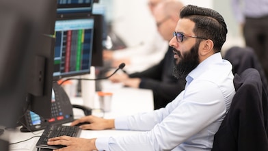 Shell staff working on the trading floor.