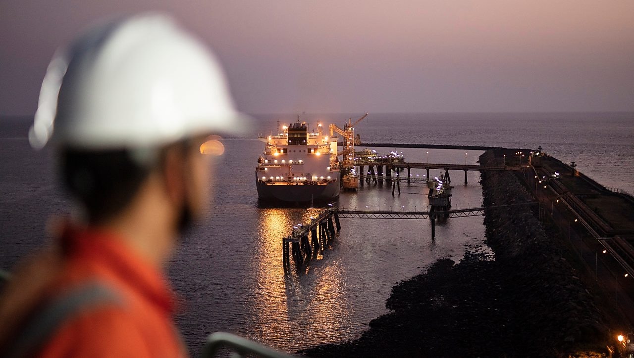 Shell Energy India Gets Green Nod for ₹21,600-Cr Hazira LNG Terminal Expansion