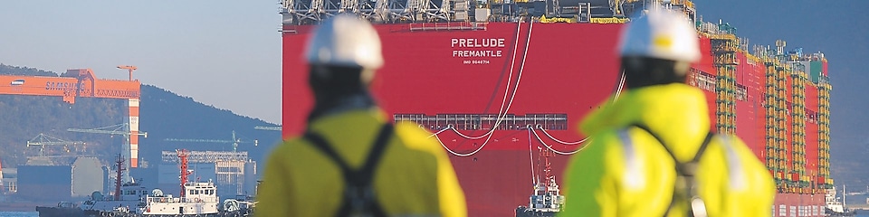 Prelude’s maiden voyage: the facility’s enormous hull takes to the water for the first time