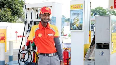 An image of a customer service champion with disability working at Shell fuel station